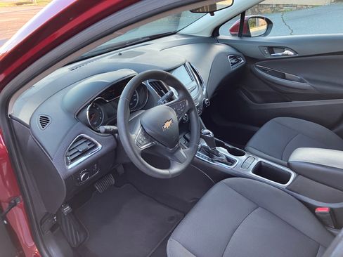 Used 2018 Chevrolet Cruze LT image 16