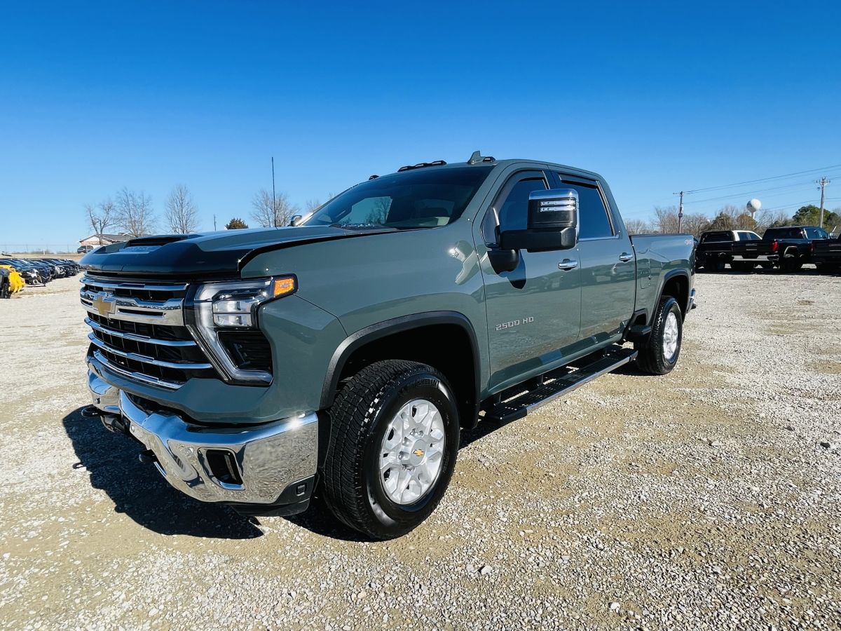 Used 2026 Chevrolet Silverado 2500 LTZ AWD/4WD image 2