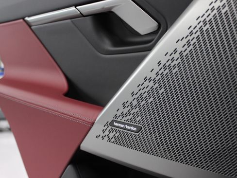 Used 2025 BMW i5 xDrive40 image 44