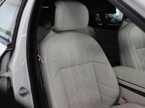 Used 2023 BMW i7 xDrive60 AWD/4WD image 57