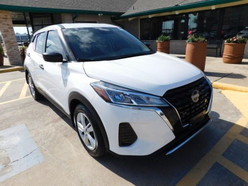 Used 2024 Nissan Kicks S image 1