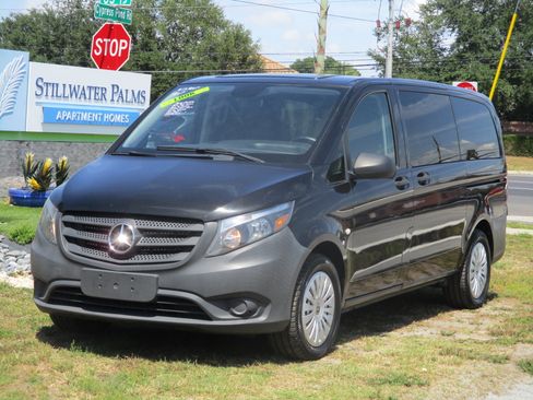 Used 2019 Mercedes-Benz Metris Passenger image 1
