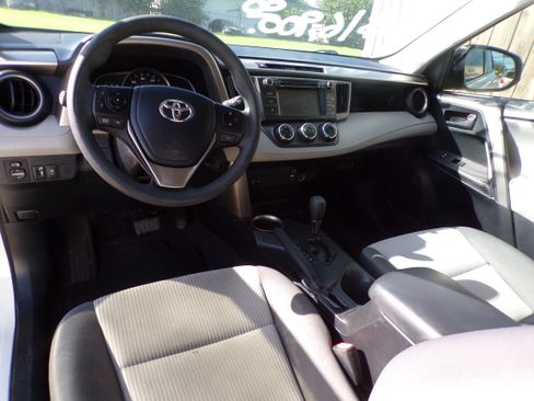 Used 2015 Toyota RAV4 FWD LE image 8