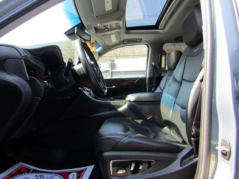 Used 2016 Cadillac Escalade Luxury image 17