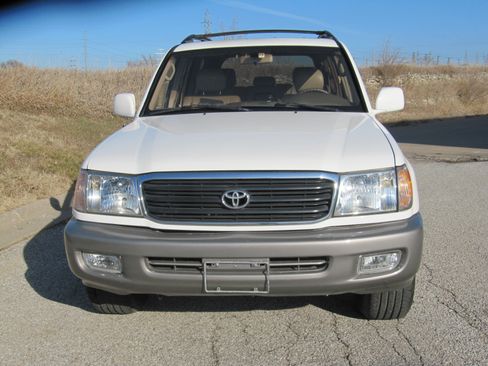 Used 2000 Toyota Land Cruiser image 2