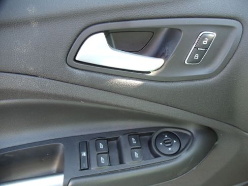 Used 2015 Ford Escape SE image 17