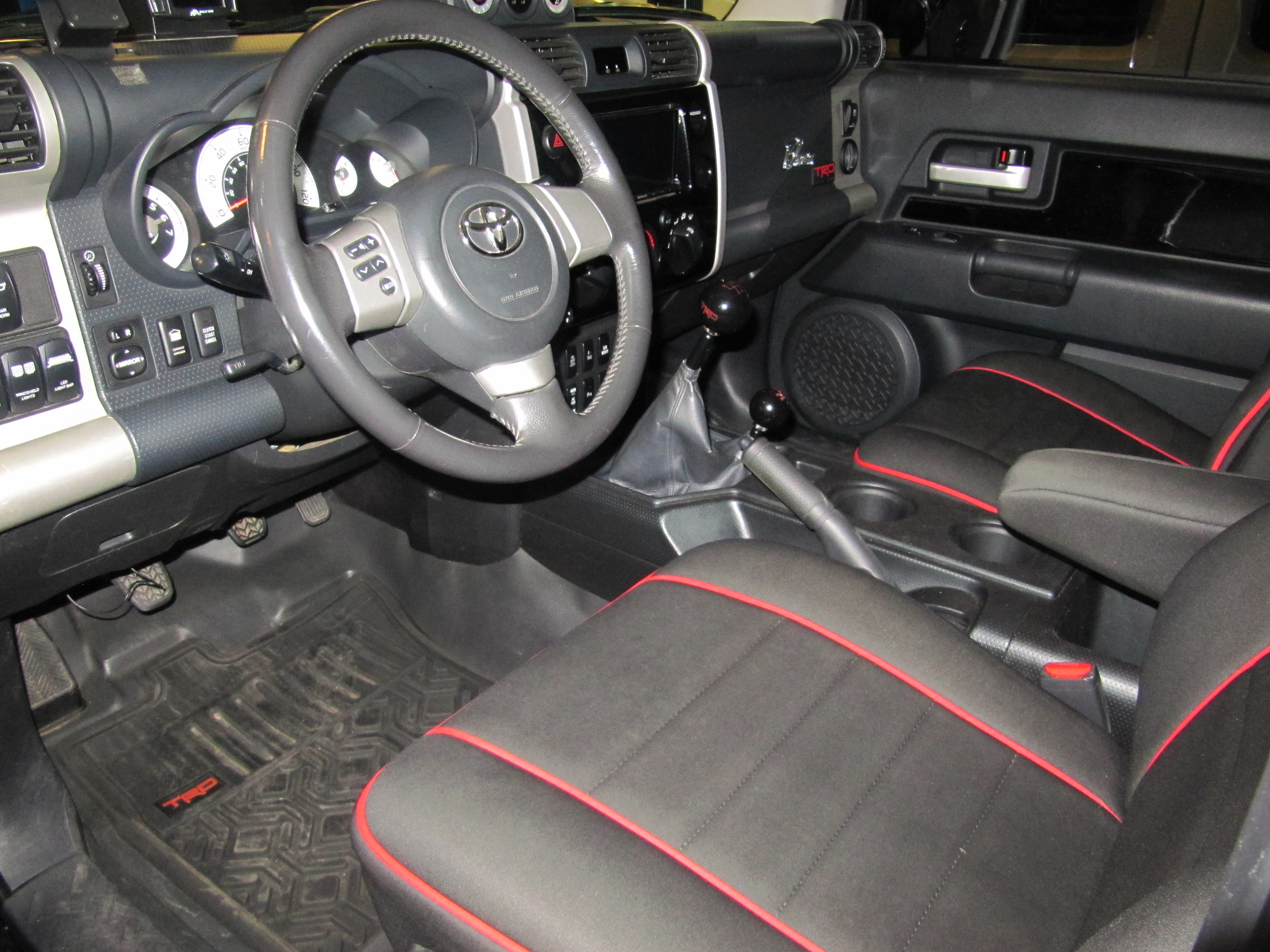 Used 2007 Toyota FJ Cruiser AWD/4WD image 3