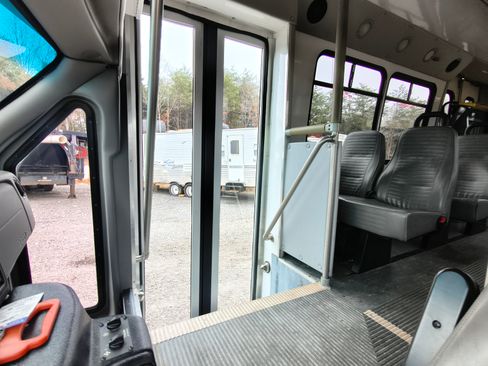 Used 2016 Ford E-350 and Econoline 350 image 12