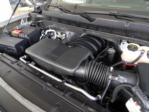 Used 2025 Chevrolet Suburban Z71 image 16