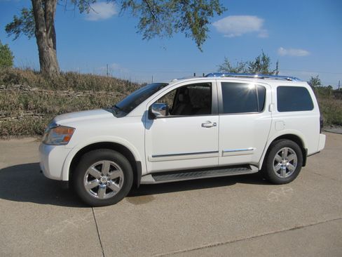 Used 2014 Nissan Armada Platinum image 1