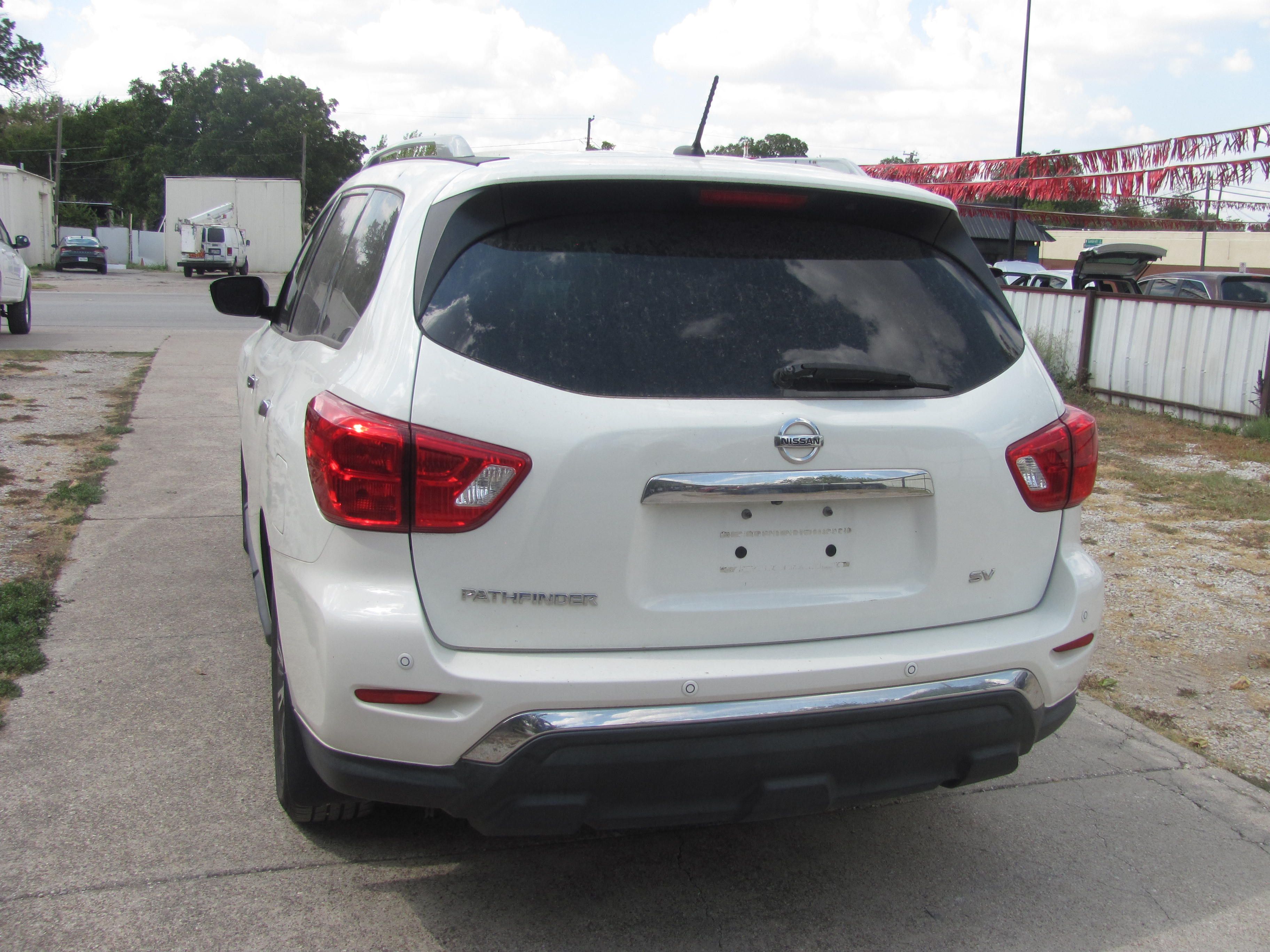 Used 2017 Nissan Pathfinder FWD image 3