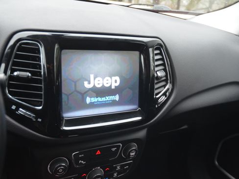 Used 2018 Jeep Compass Limited image 16