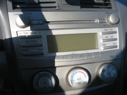 Used 2011 Toyota Camry XLE image 11