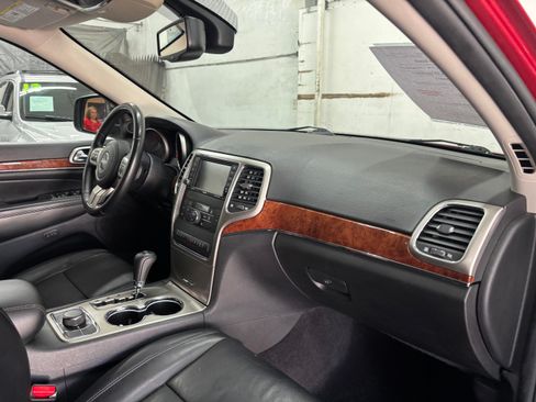 Used 2011 Jeep Grand Cherokee Limited image 16