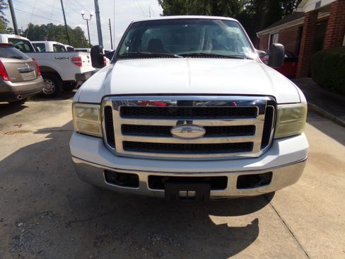 Used 2006 Ford F250 2WD Regular Cab Super Duty image 2