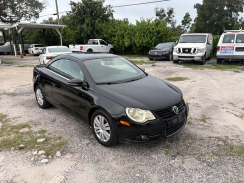 Used 2010 Volkswagen Eos Komfort FWD image 2
