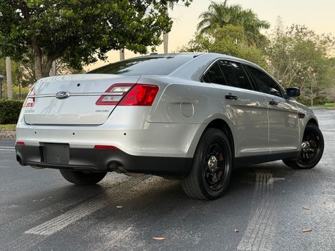 Used 2016 Ford Taurus image 2