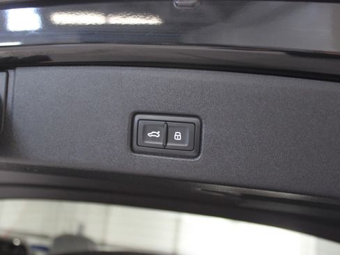 Used 2024 Audi Q4 e-tron quattro Prestige AWD/4WD image 43