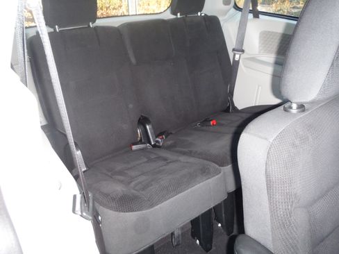 Used 2018 Dodge Grand Caravan SE image 15