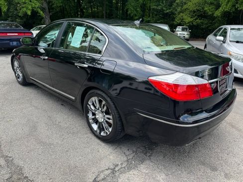 Used 2011 Hyundai Genesis 4.6 RWD image 3