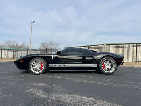 Used 2005 Ford GT image 3