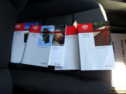 Used 2016 Toyota RAV4 LE image 18