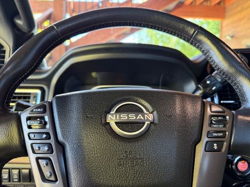 Used 2023 Nissan Titan XD Platinum Reserve image 15