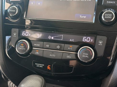 Used 2014 Nissan Rogue FWD image 12