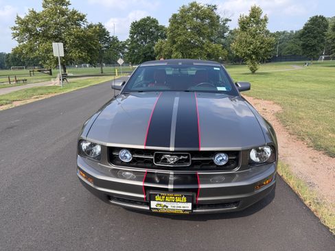 Used 2005 Ford Mustang Premium image 29