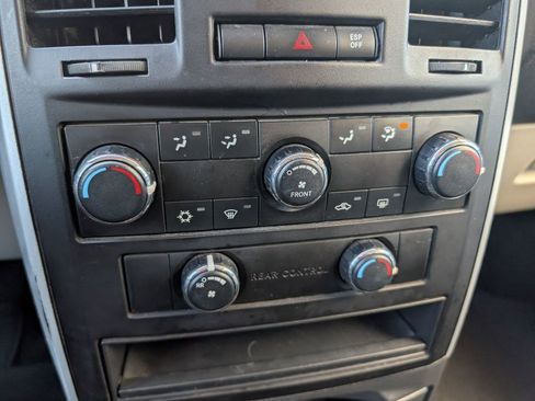 Used 2009 Dodge Grand Caravan SXT image 11