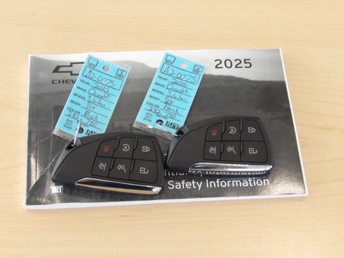 Used 2025 Chevrolet Suburban Z71 image 35