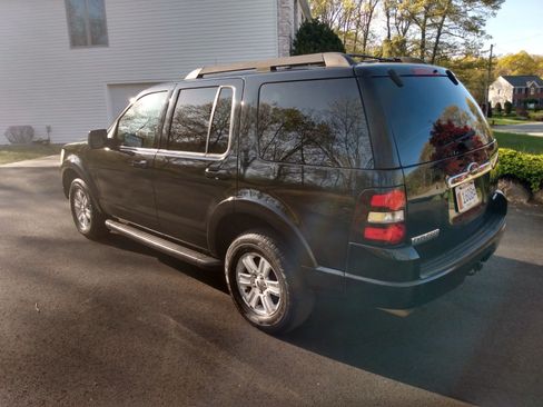 Used 2010 Ford Explorer XLT image 4