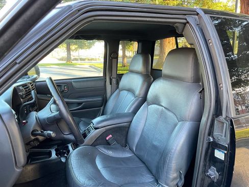 Used 2003 Chevrolet S10 Pickup LS image 17