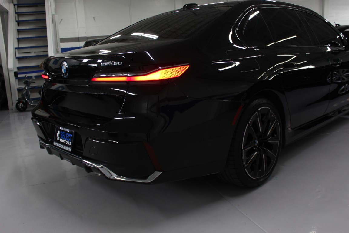 Used 2024 BMW i7 eDrive50 RWD image 8