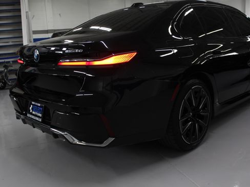 Used 2024 BMW i7 eDrive50 RWD image 8