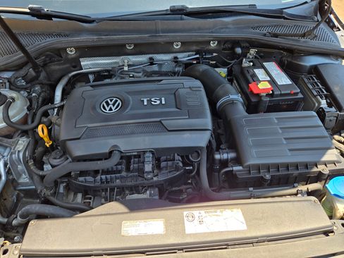 Used 2016 Volkswagen Golf image 10