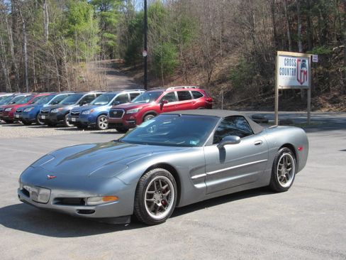 Used 2004 Chevrolet Corvette image 2