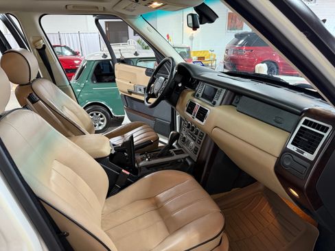Used 2004 Land Rover Range Rover HSE image 16