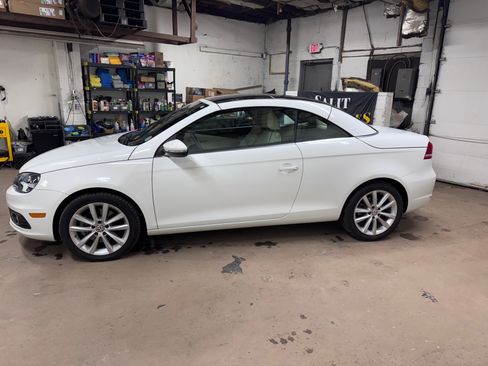 Used 2015 Volkswagen Eos Komfort image 32