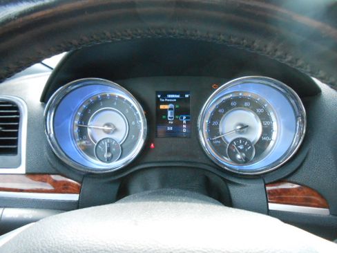 Used 2014 Chrysler 300 AWD image 13