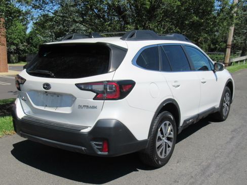 Used 2022 Subaru Outback Premium image 7