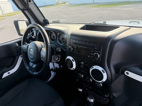 Used 2013 Jeep Wrangler Unlimited Sport image 59