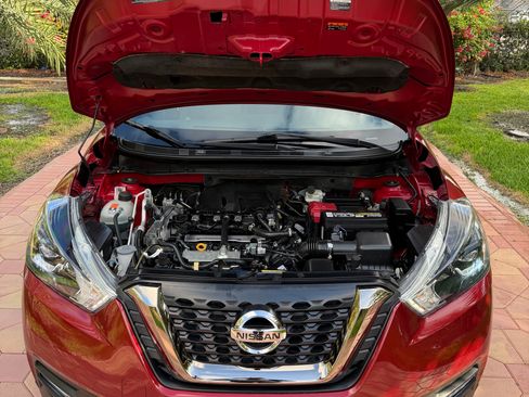 Used 2020 Nissan Kicks SR FWD image 12