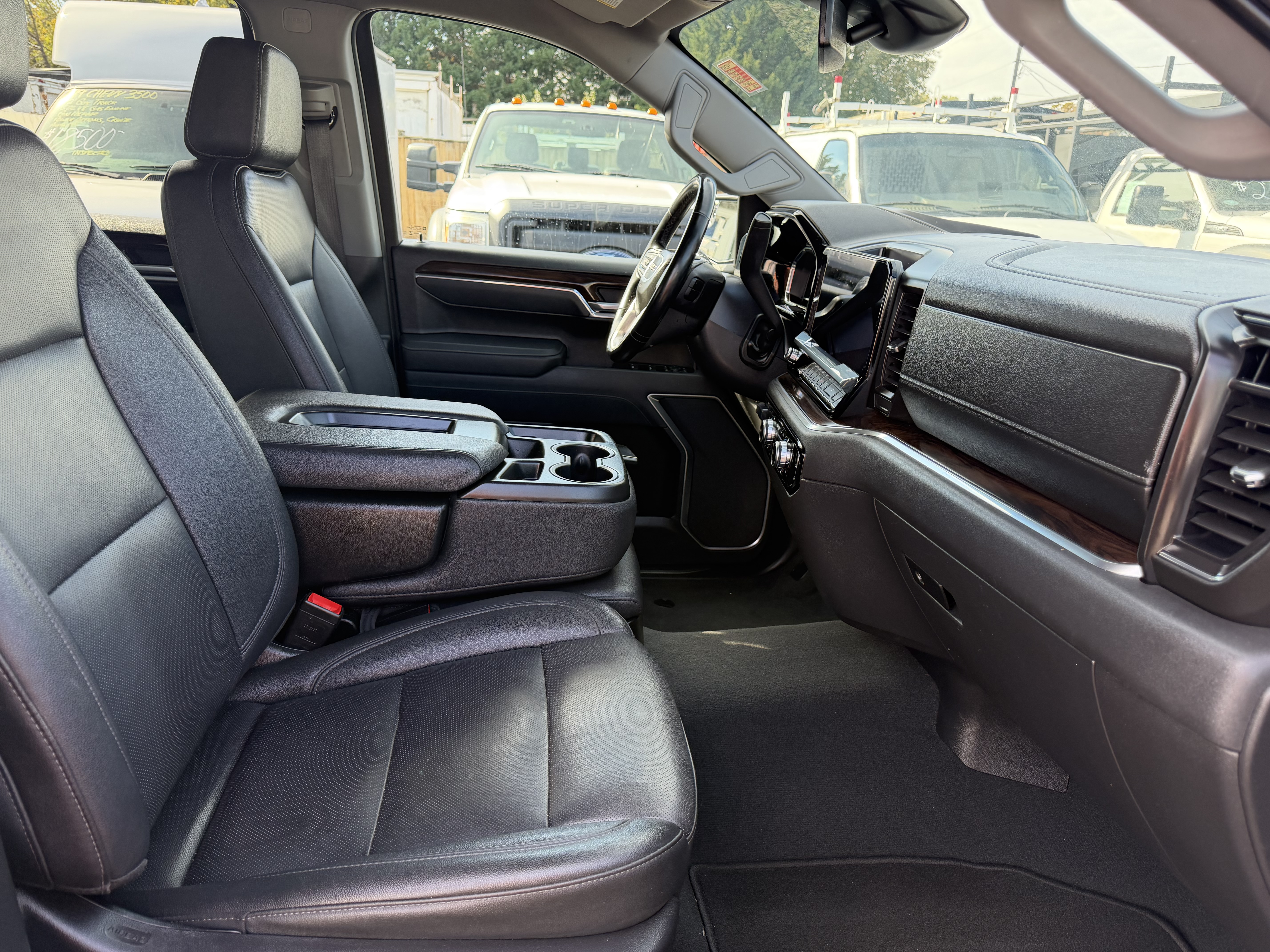 Used 2025 GMC Sierra 1500 2WD Crew Cab SLT image 19