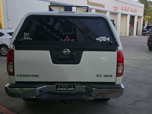 Used 2016 Nissan Frontier SV image 9