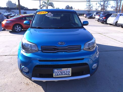 Used 2017 Kia Soul + image 5