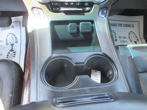 Used 2020 GMC Yukon SLT Sport Utility 4D RWD image 10