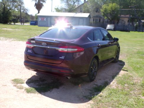Used 2018 Ford Fusion SE FWD image 4