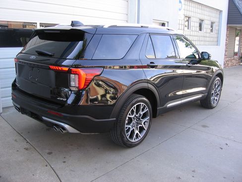 Used 2025 Ford Explorer 4WD Platinum image 15