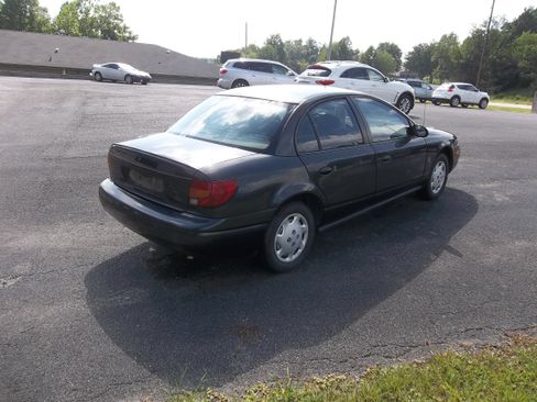 Used 2002 Saturn S-Series SL1 Sedan FWD image 2